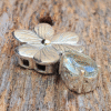 Dije Trebol de 3 Hojas con Gema Natural Talla pera y centro en oro 18k www.pabloarielcanete.com