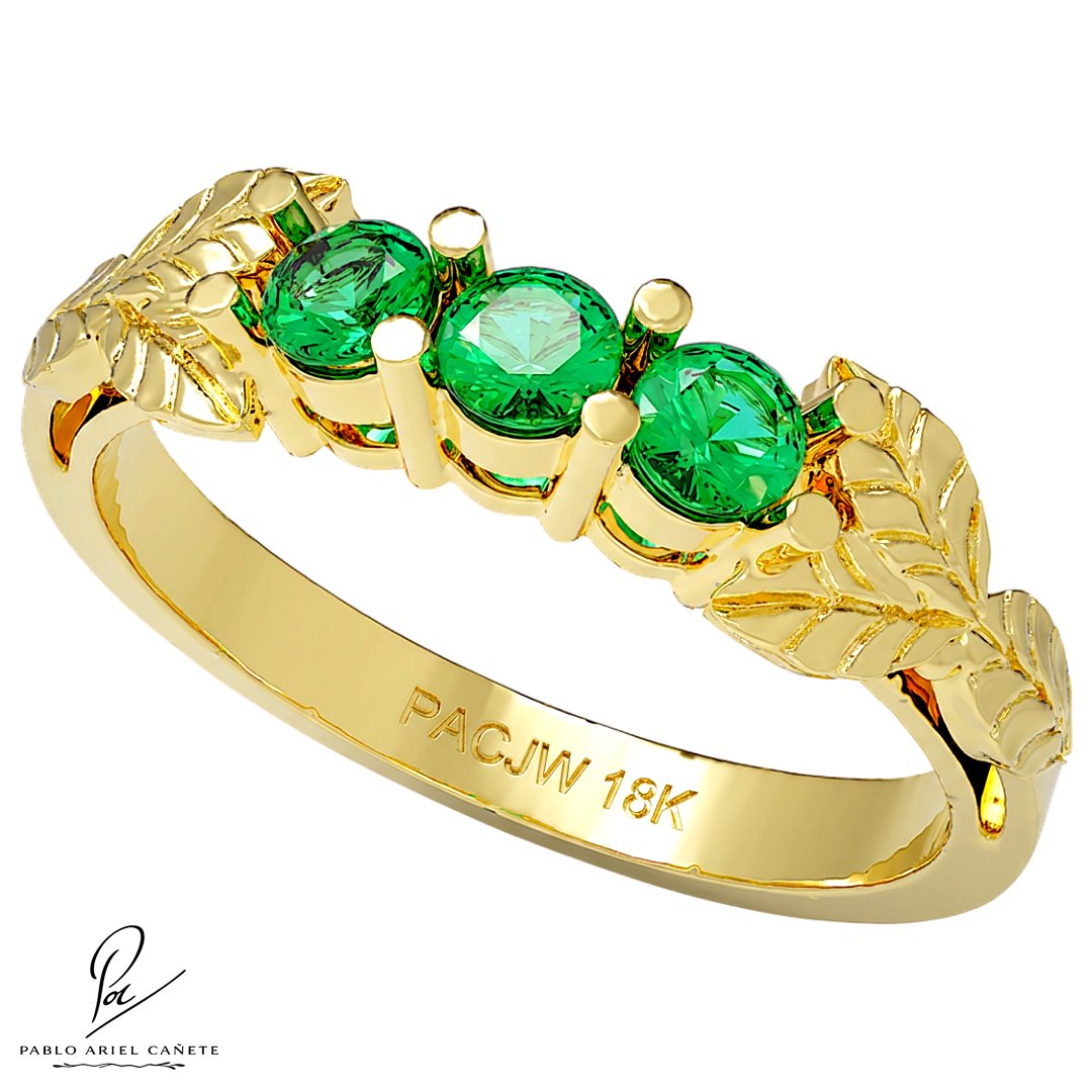 Anillo de compromiso Tresillo en Oro Amarillo con Esmeraldas hojas de ficus www.pabloarielcanete.com Anillo de Oro Tresillo Ficus Amarillo 18k con Esmeraldas www.pabloarielcanete.com