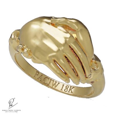 Anillo de Manos entrelazadas en oro 18k amarillo www.pabloarielcanete.com